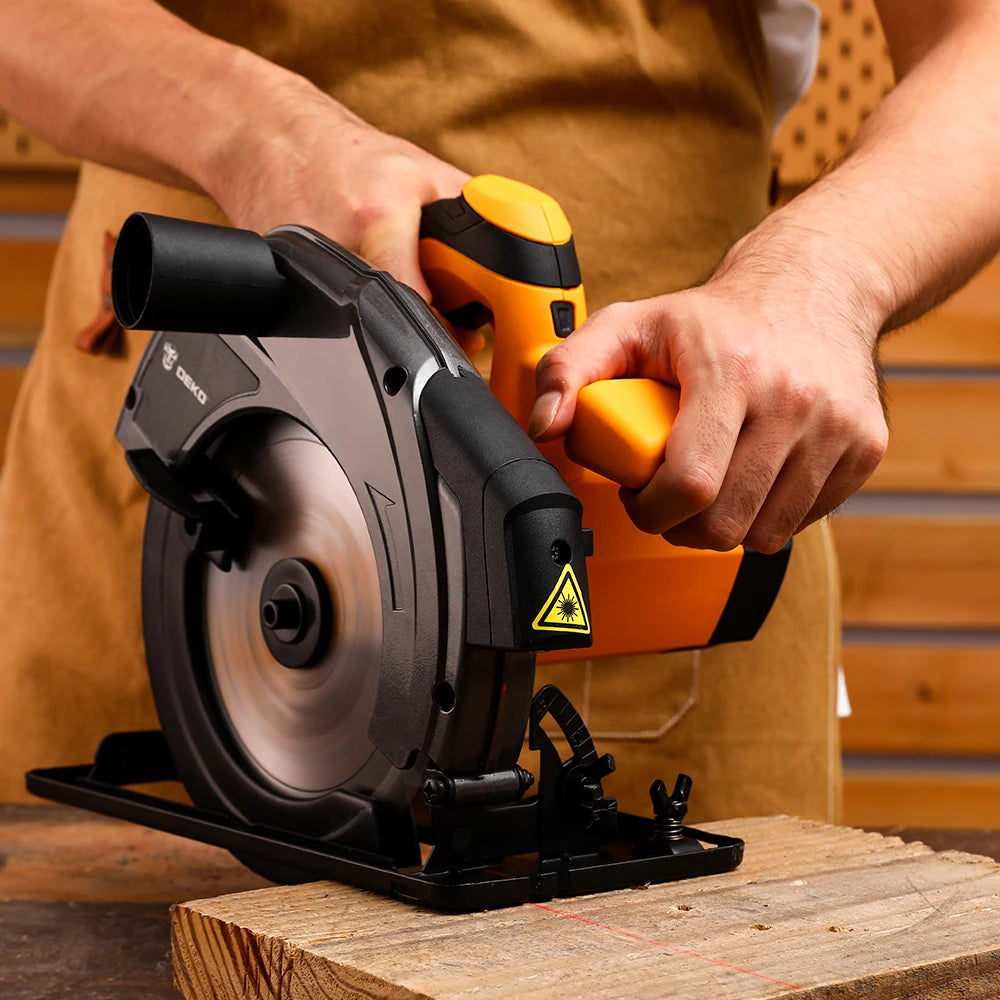 Sierra Circular DEKO 185 mm 1200W – Cortadora Eléctrica con Mango Auxiliar Serie DKCS